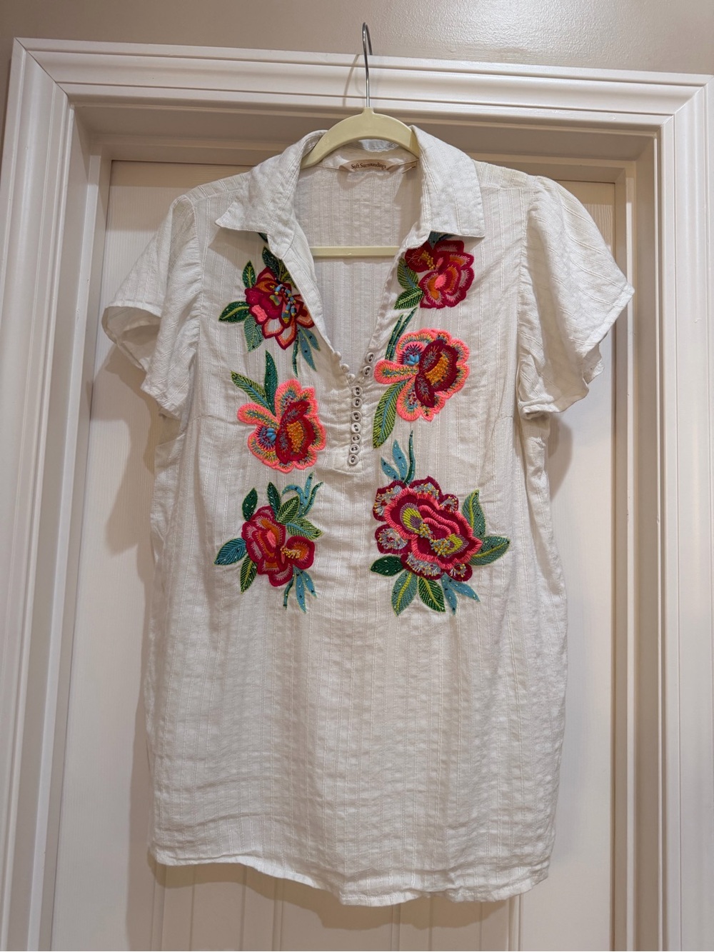 Soft Surroundings White Embroidered/Beaded Floral Tunic Top